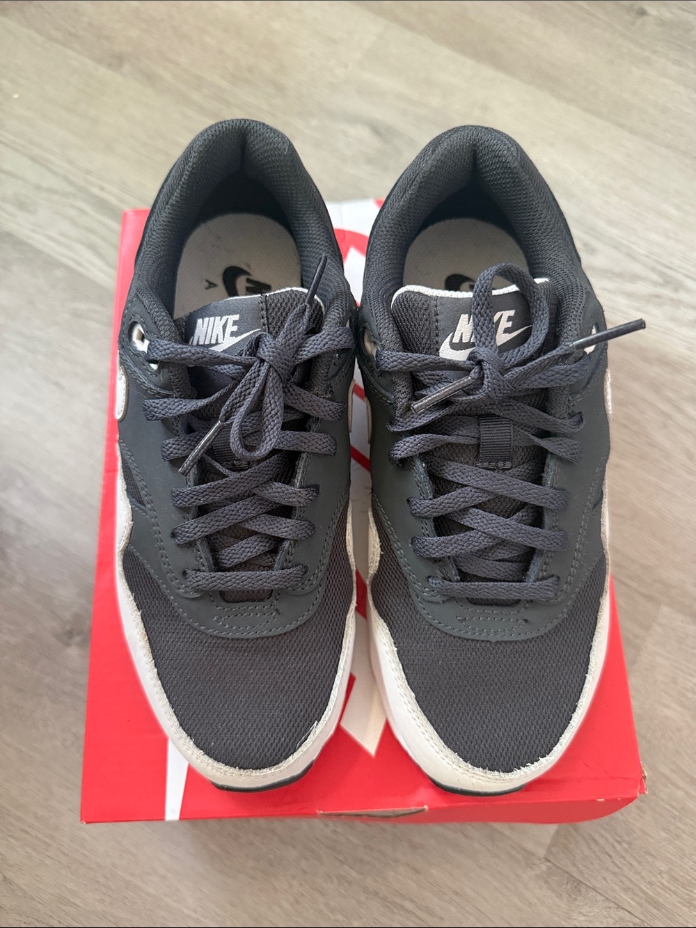 NIKE AIR MAX 1 GRADE SCHOOL SIZE 4